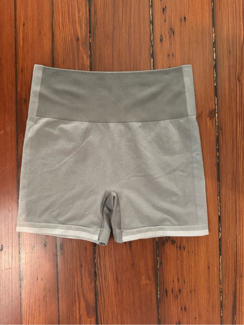 Outdoor Voices Seamless Smooth 4.5” Short - Graphite/Dove
